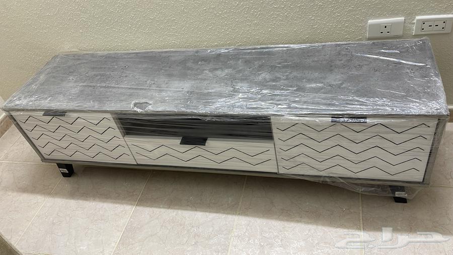 طاولة تلفزيون جديدة بقراطيسها64513742243201110