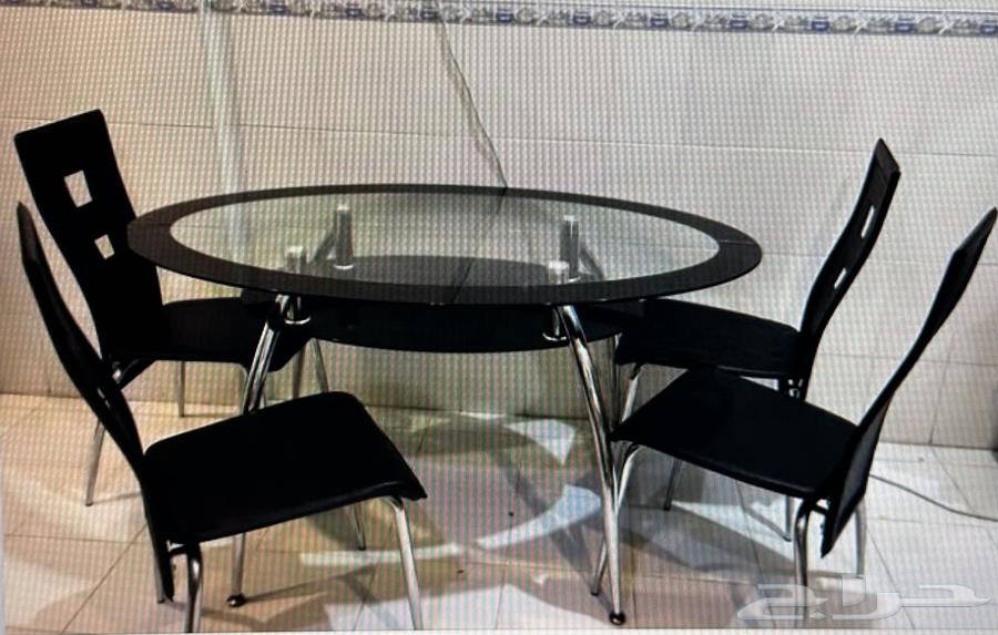 طاولة طعام زجاج مع أربع كراسي جلد مستعملة64511043489923110