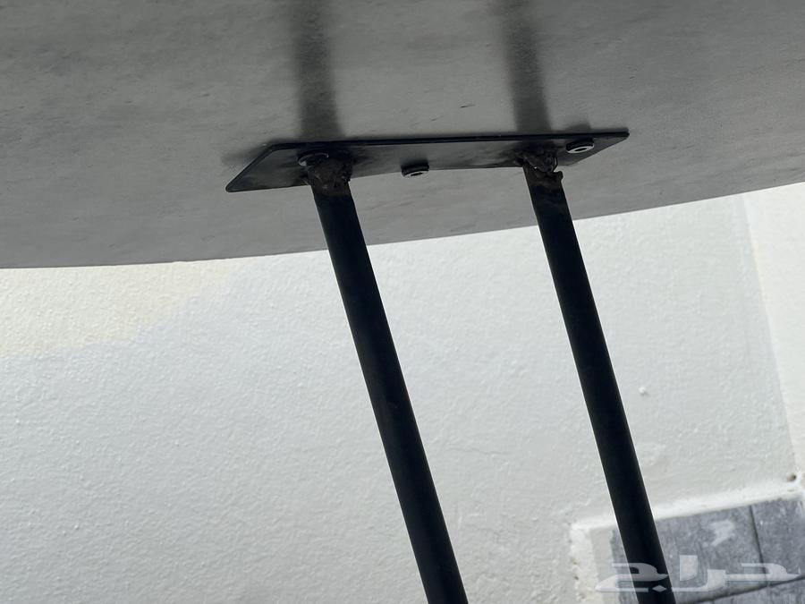 طاولة دائرية اربع ارجل64514997138306112