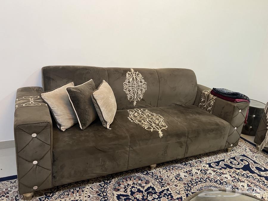 Large majlis with 3 tables, carpet, and curtain, all for sale64518367529729113