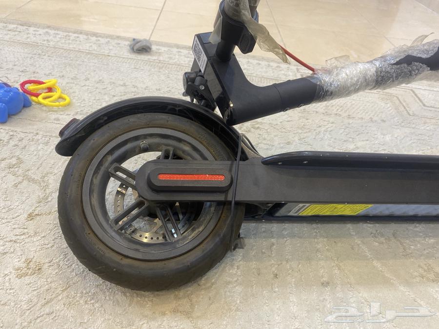 سكوتر للبيع نظيف مقد تحرك لكن ناقصه بطاريه السوم وصل 50064518051388802111