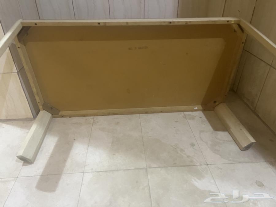 طاولة خشبية ماليزية بحالة ممتازة64514389804162110