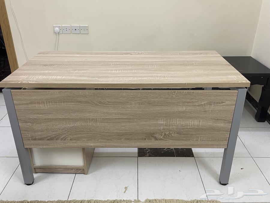 مكتب مودرن للبيع نظيف جدا64518747140611110