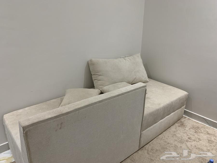 كنب قطعتين مع 3 قطع مخدات صغير و اربع قطع مخدات كبيره64516268328833110