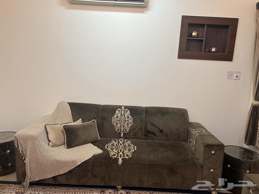 Large majlis with 3 tables, carpet, and curtain, all for sale64518367529729112