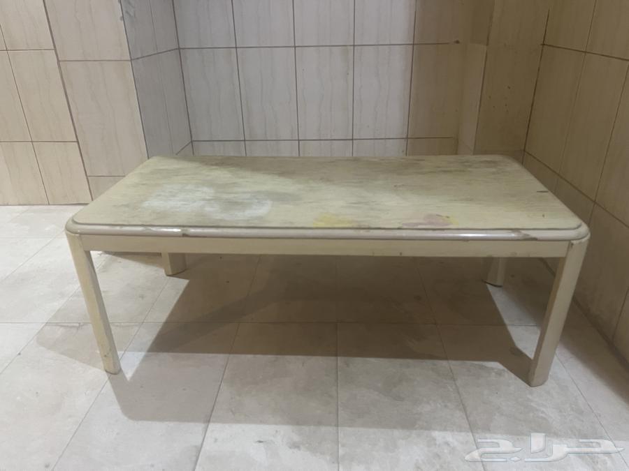 طاولة خشبية ماليزية بحالة ممتازة64514389804162113