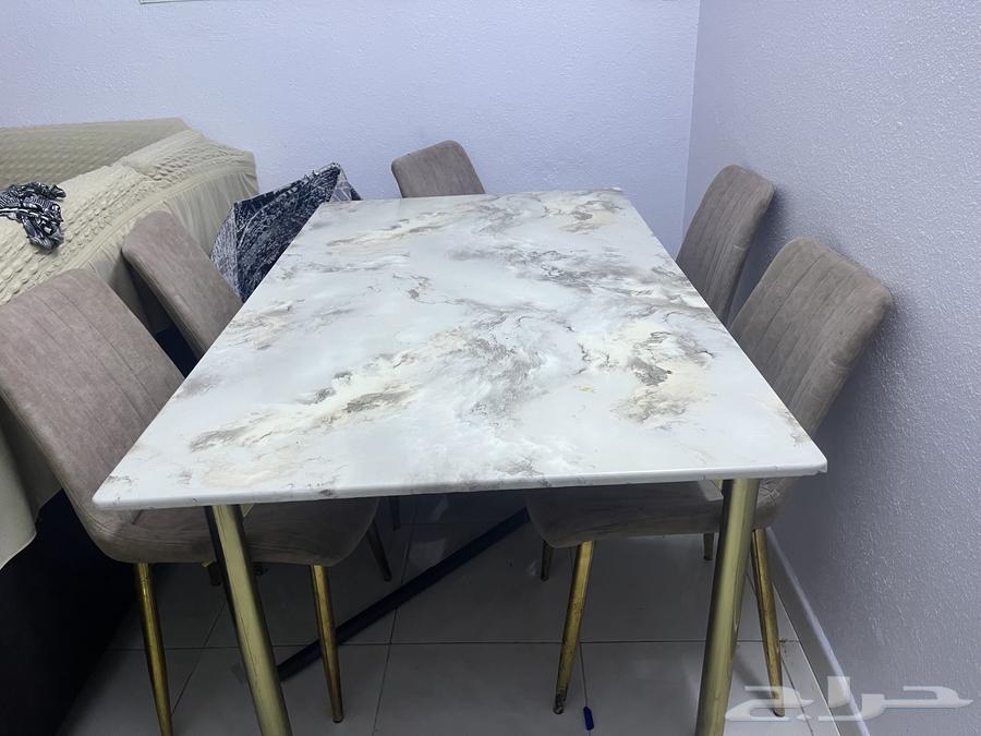 Table with chairs64514224244225111