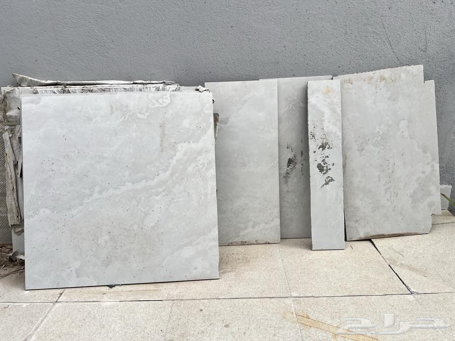 للبيع اربع كراتين سيراميك وكل شده تحتوي على اربع قطع64512273909505110