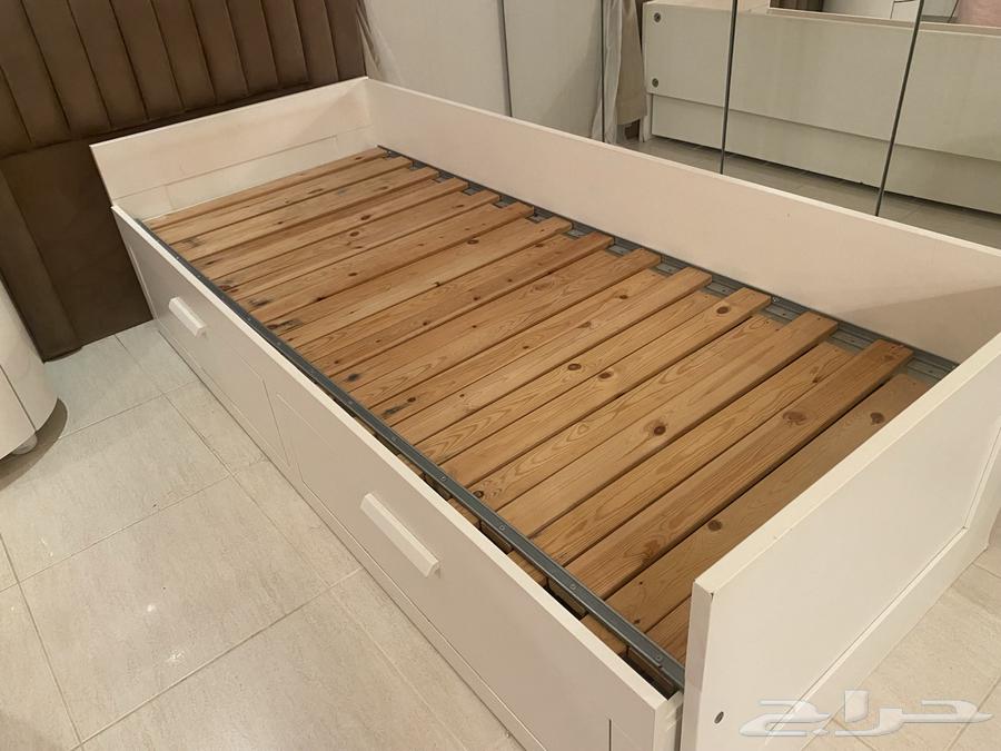 Practical single expanding bed from IKEA64515361329154110