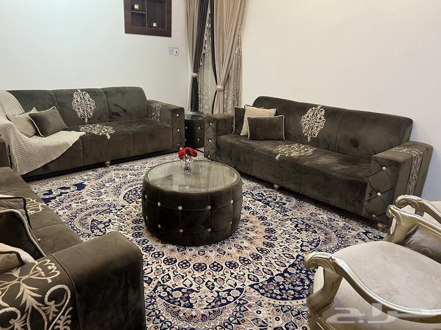 Large majlis with 3 tables, carpet, and curtain, all for sale64518367529729111