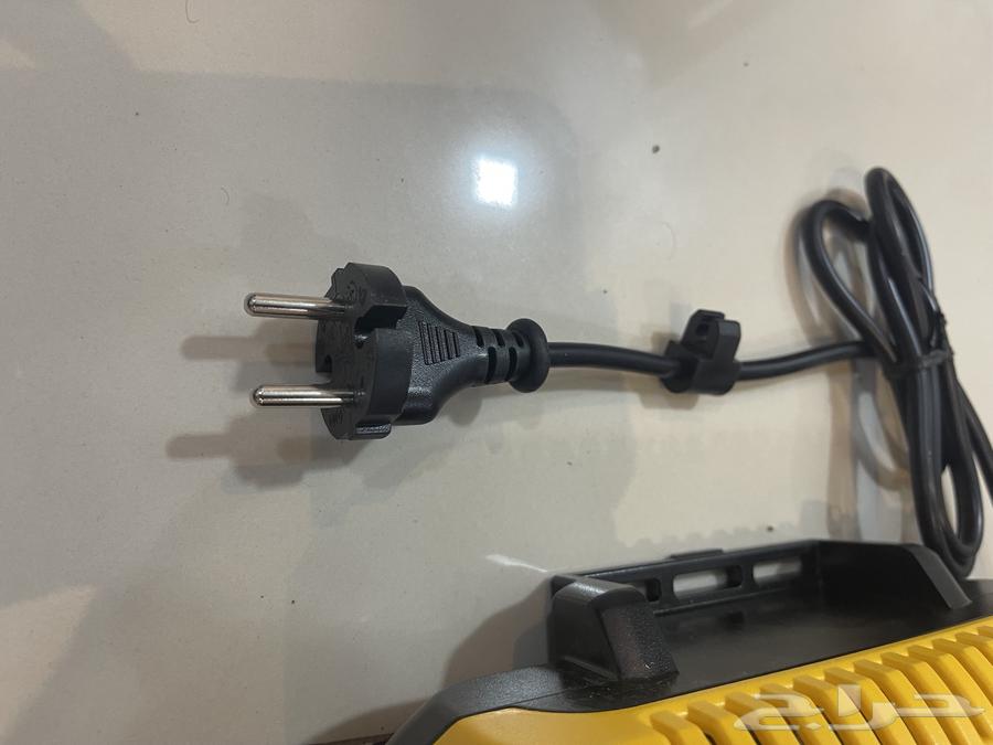 شاحن ديوالت 4 منافذ اصلي64516254202882110