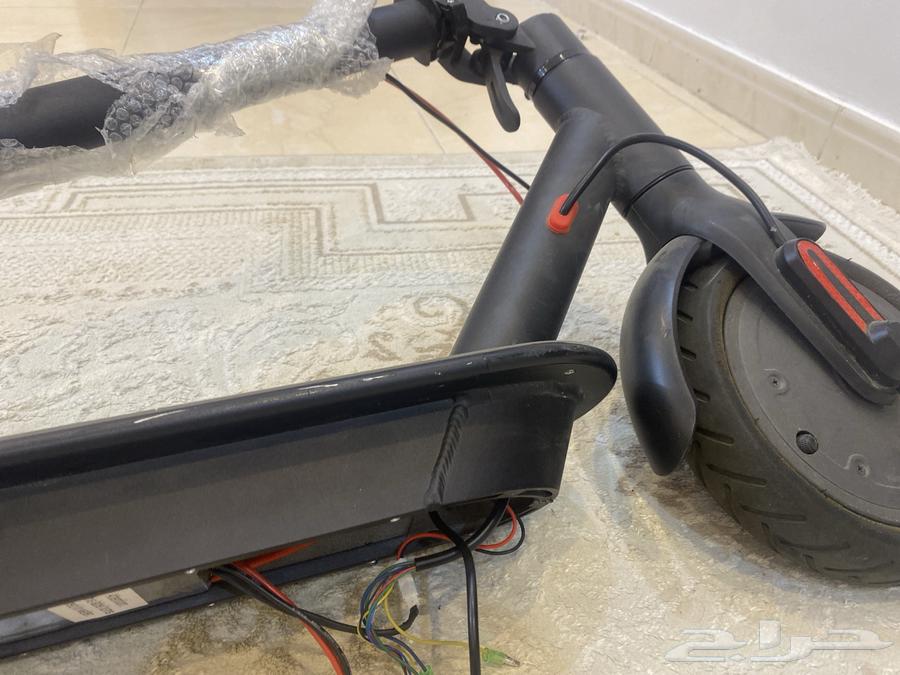 سكوتر للبيع نظيف مقد تحرك لكن ناقصه بطاريه السوم وصل 50064518051388802110