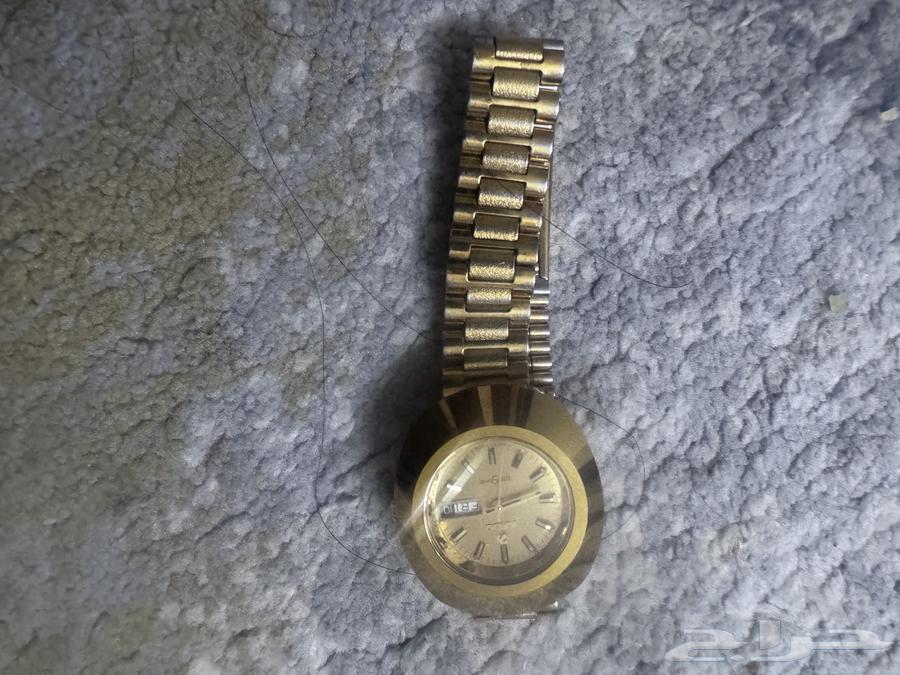 ساعة راديو قديمه تشتغل على حرارت اليد ولها اكثر من 50 سنه64516127932546112