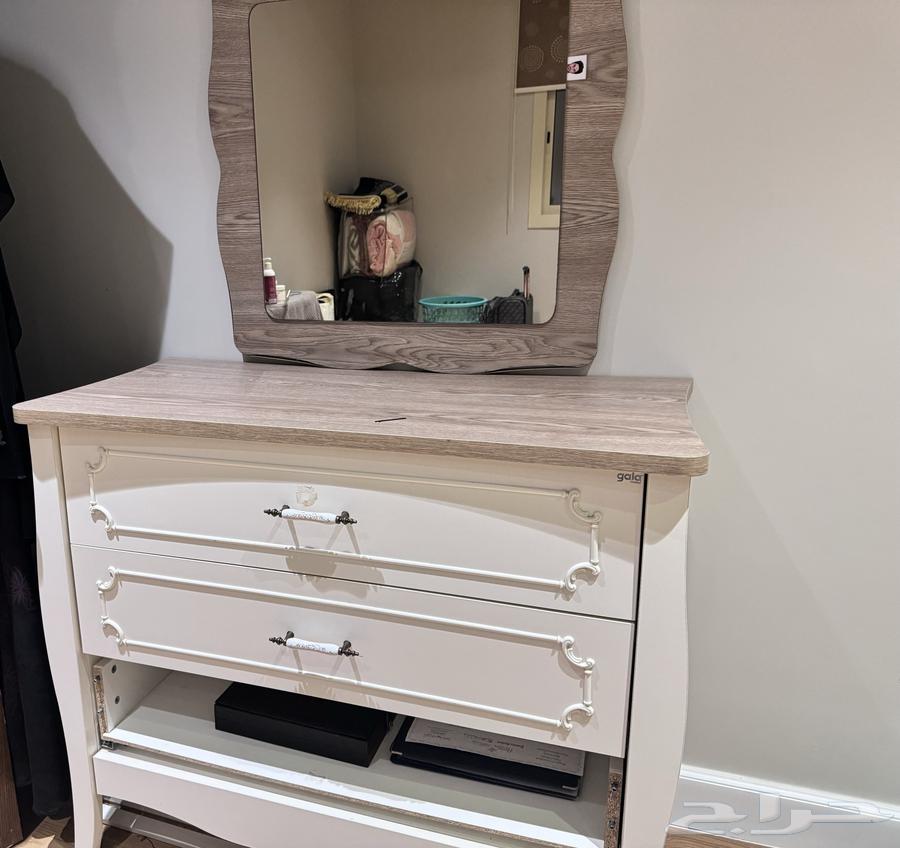 دولاب وتسريحه64518633706370113