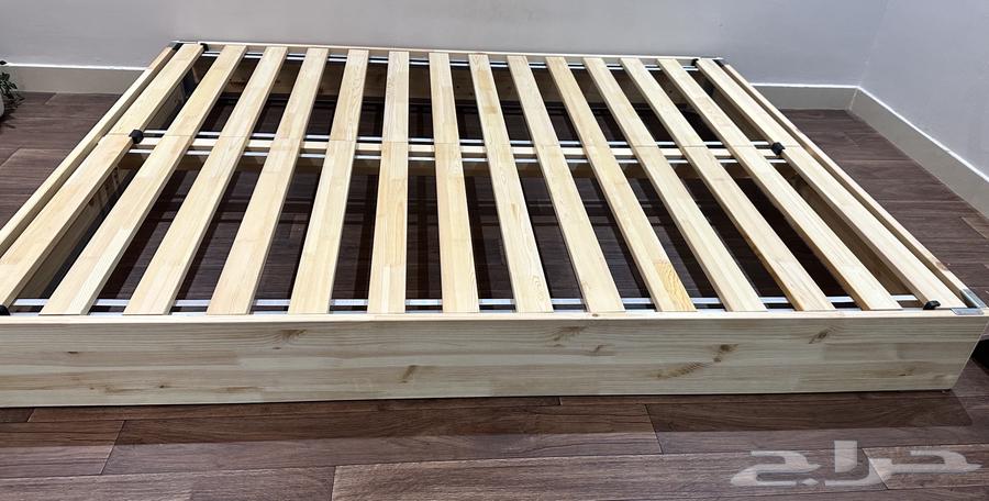 قاعدة مرتبه خشب64517719091586112