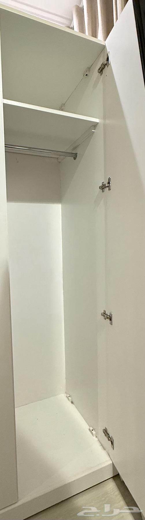 دولاب ابيض وذهبي64515430695043114