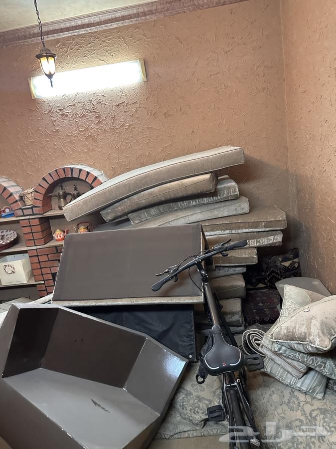 اثاث و جلسة عربية رجيع للبيع نظيف في المخزن64518619443841110