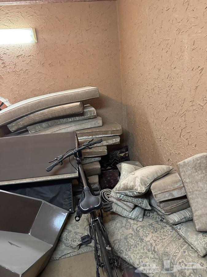 اثاث و جلسة عربية رجيع للبيع نظيف في المخزن64518619443841112