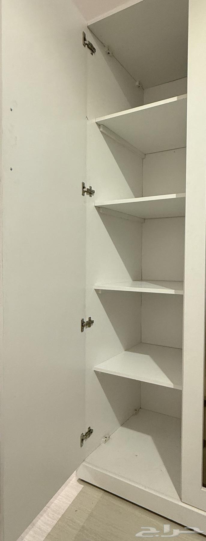 دولاب ابيض وذهبي64515430695043113