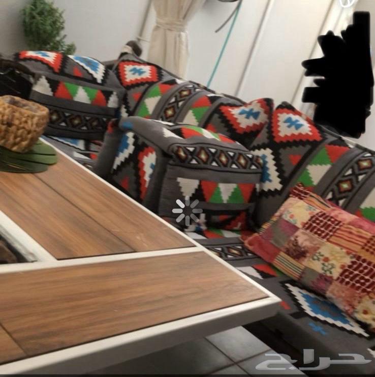 Outdoor seating set, iron chair, and tables64517104762113113