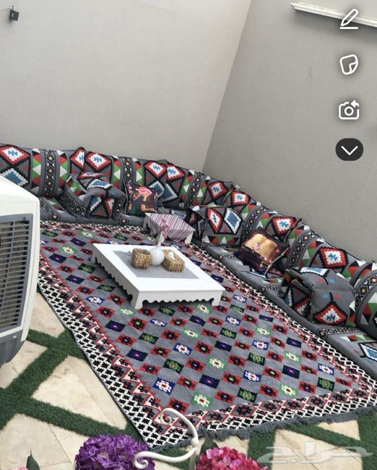 Outdoor seating set, iron chair, and tables64517104762113110