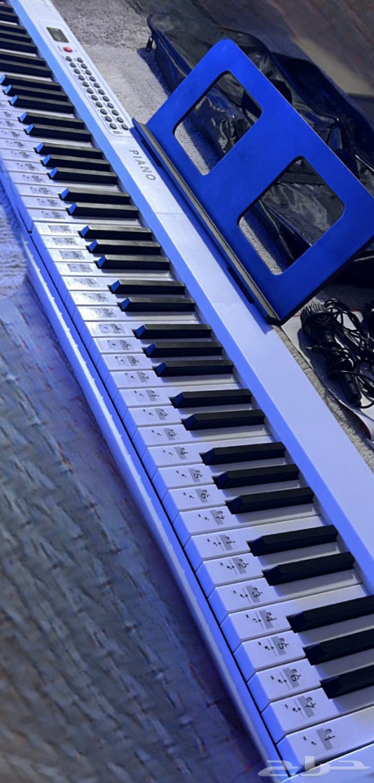 بيانو للبيع مستعجل64511171300865111