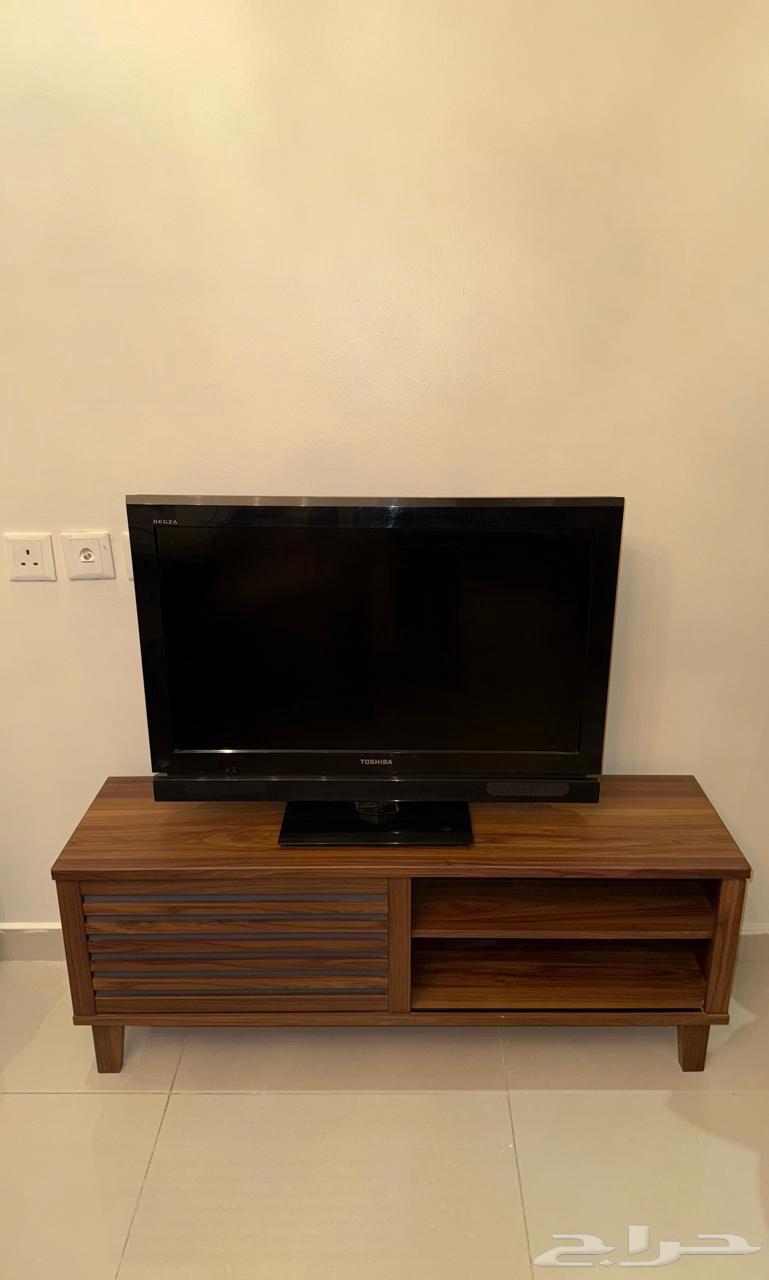 تلفزيون توشيبا مع طاولة64512860171138111