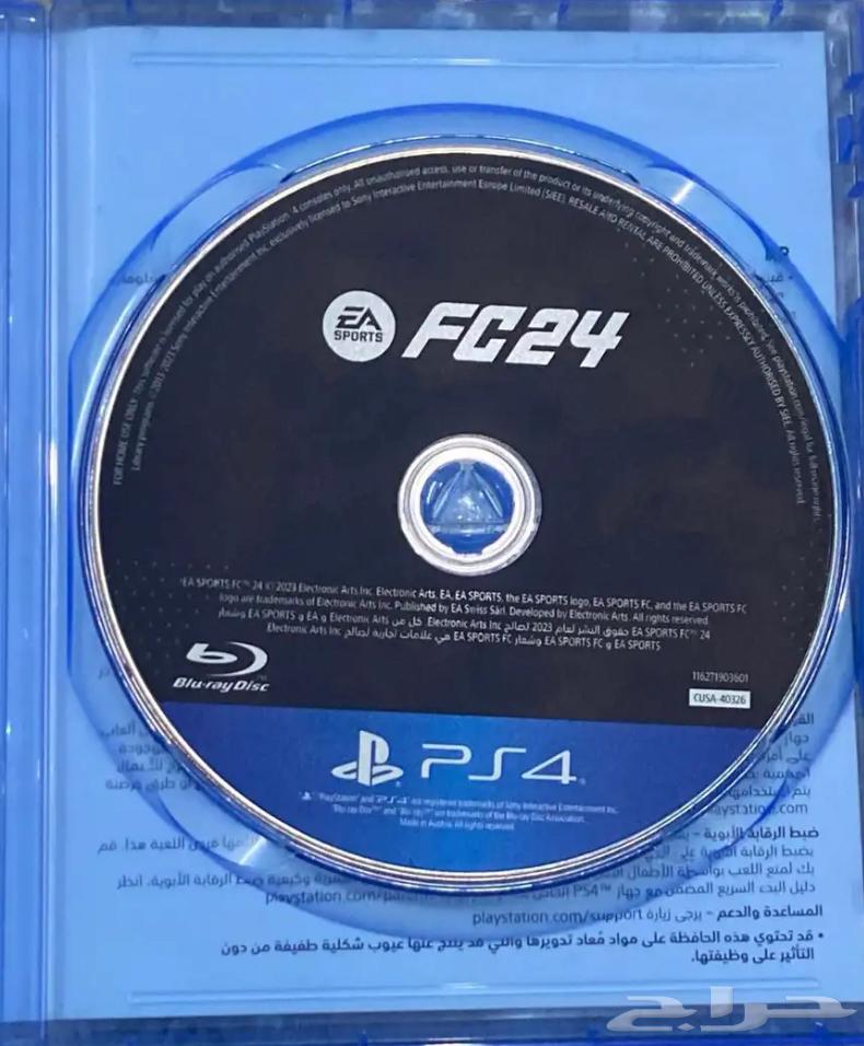 Sony 4 tapes and Sony 4 controller with a minor crack, nothing wrong except the crack64516016903553110