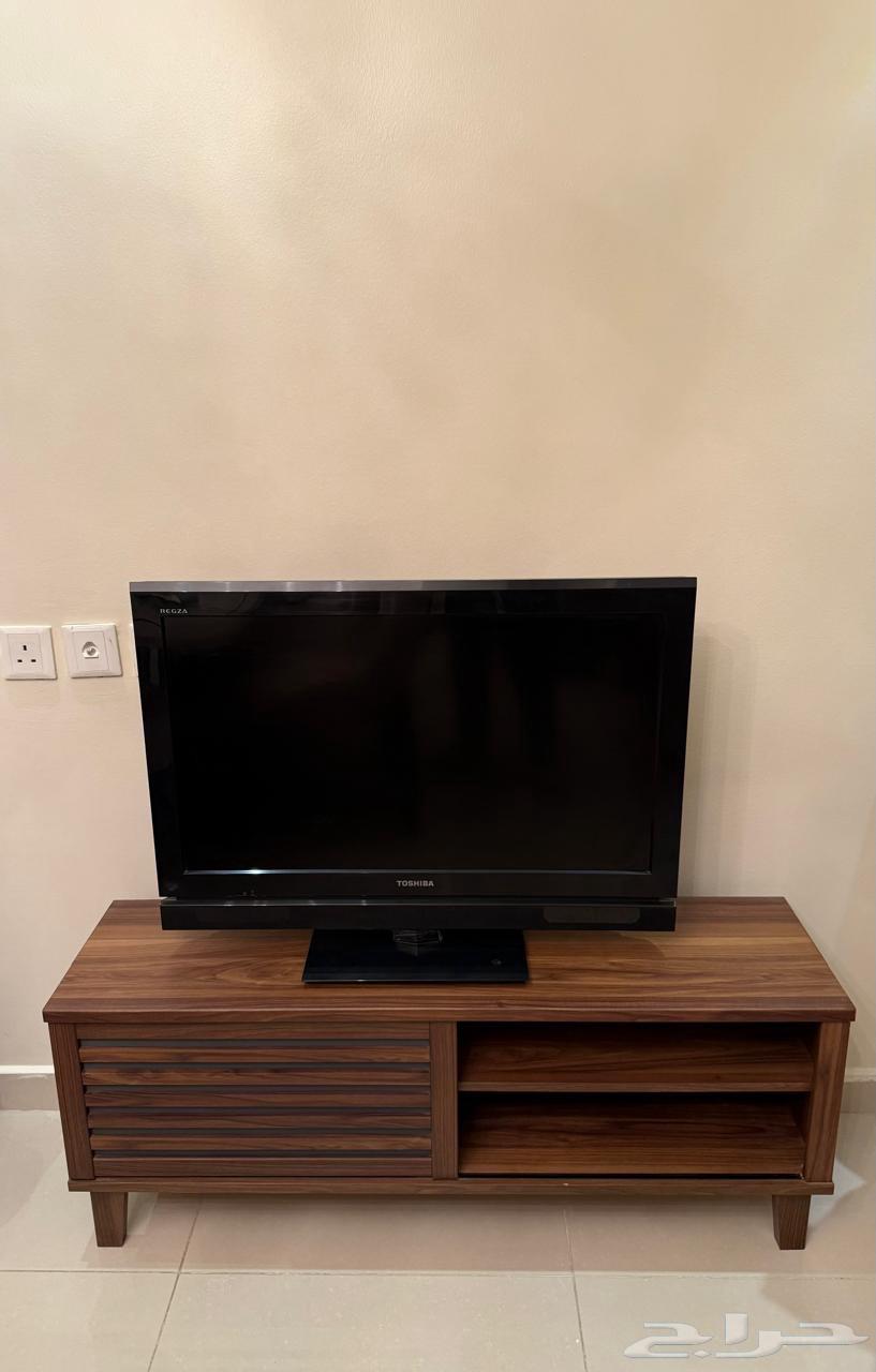 تلفزيون توشيبا مع طاولة64512860171138110