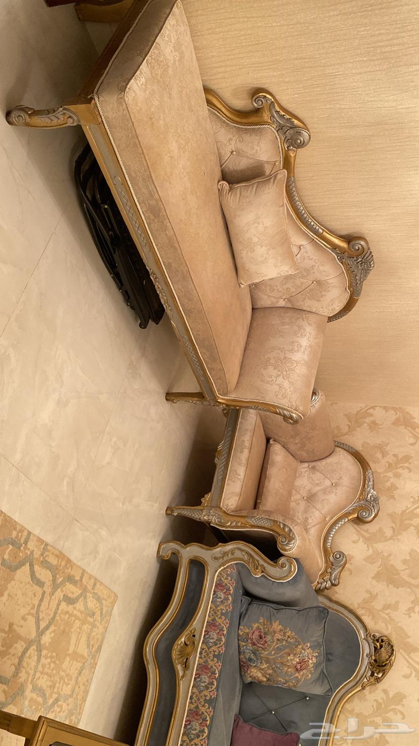 A complete council containing 3 tables Starah64512092671235111