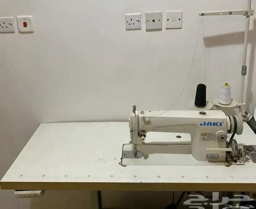 ماكينة خياطة صناعية JAKI نظيفة وجاهزة للعمل64516893658243110