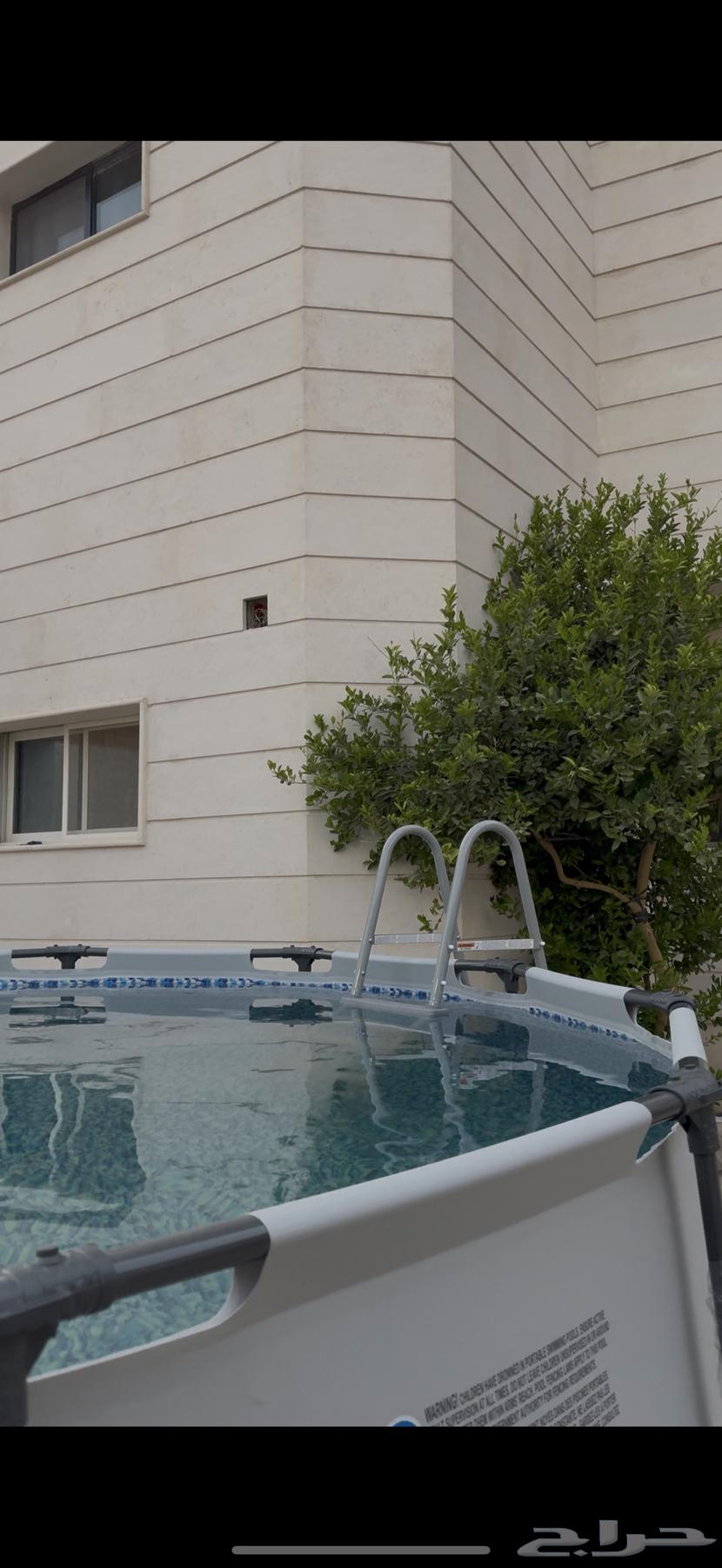 Swimming pool64518619404675110