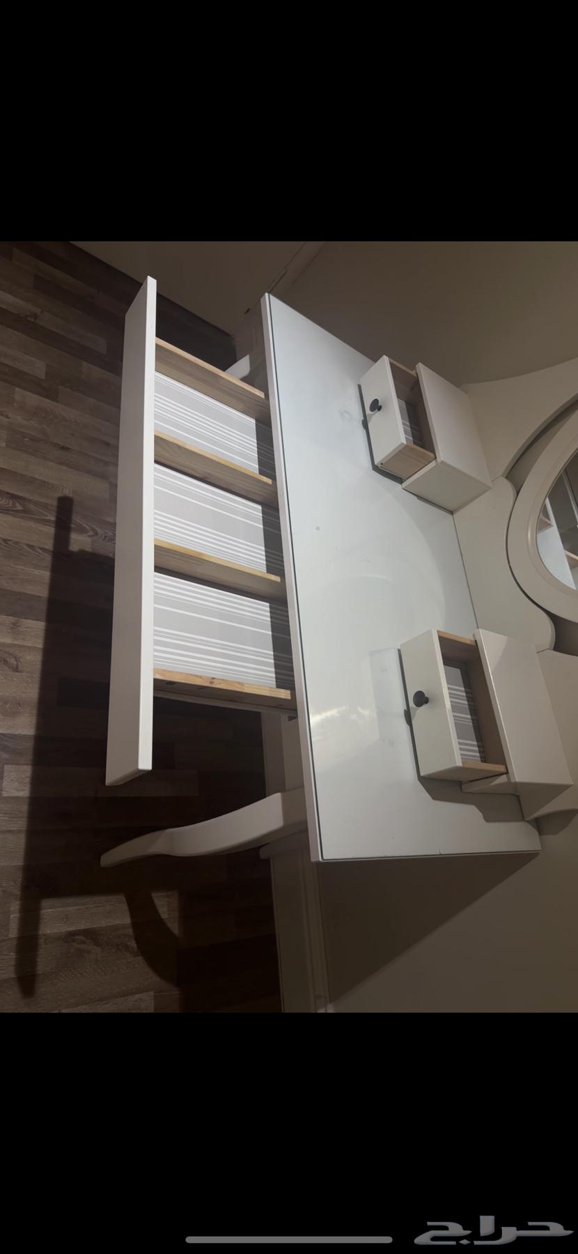 Dressing table64511057627138113