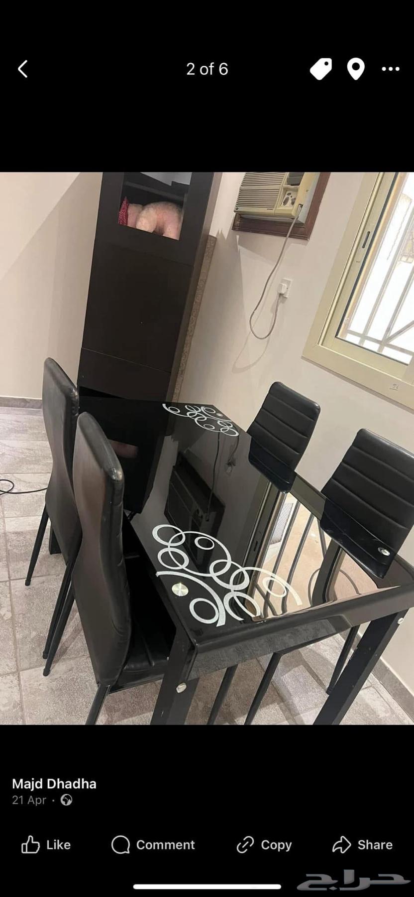 Dining table in good condition with light use, 4 chairs64513866474882111