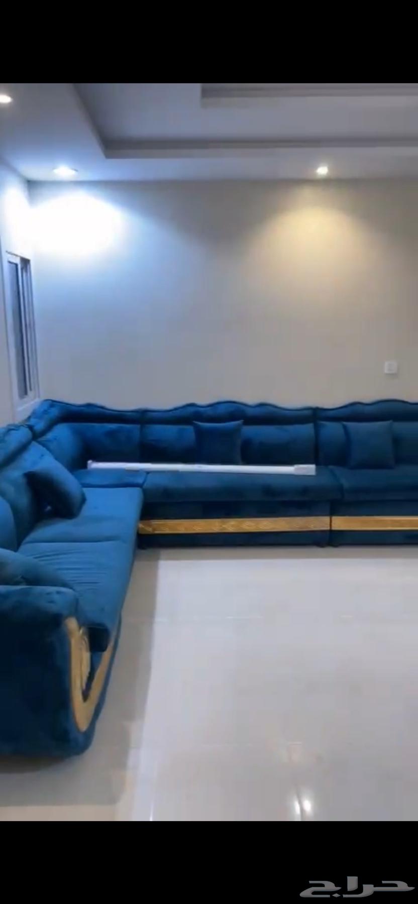 Clean sofa with little use64512594894850111