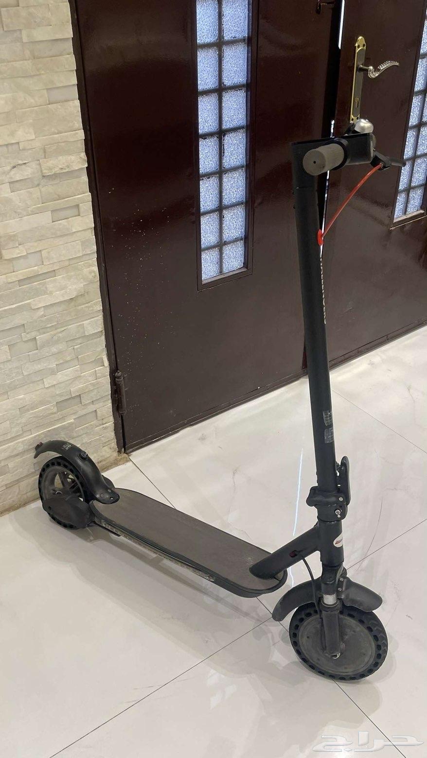 سكوتر للبيع 700 ريال ( وقابل للتفاوض)64518676284418111