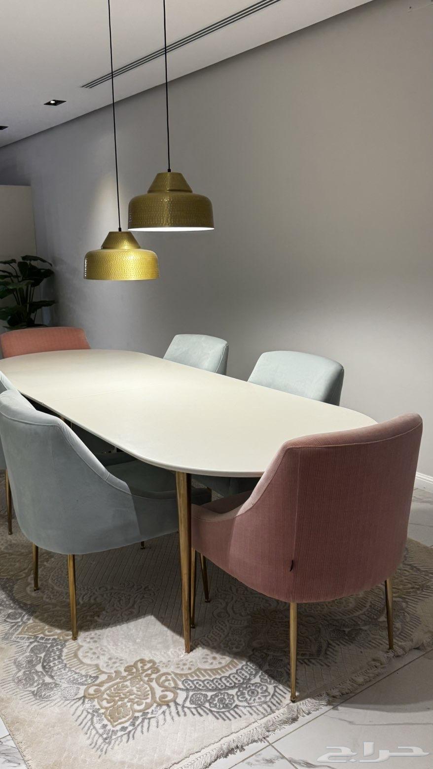 طاوله للبيع64517677105794111