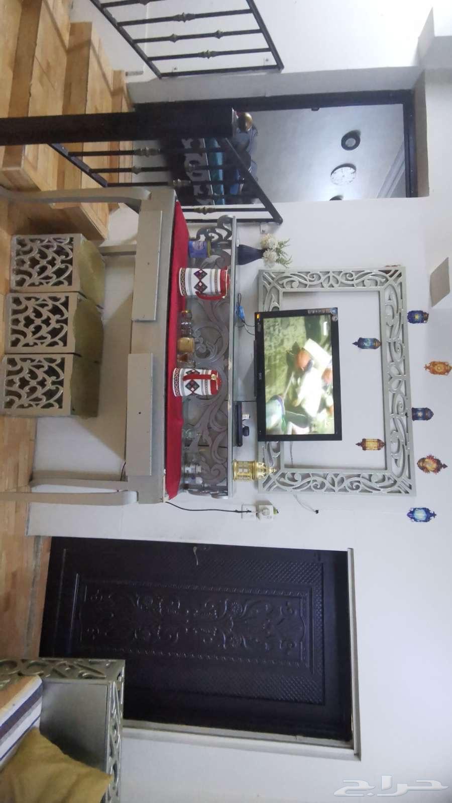 Chairs and tables64526148039939111