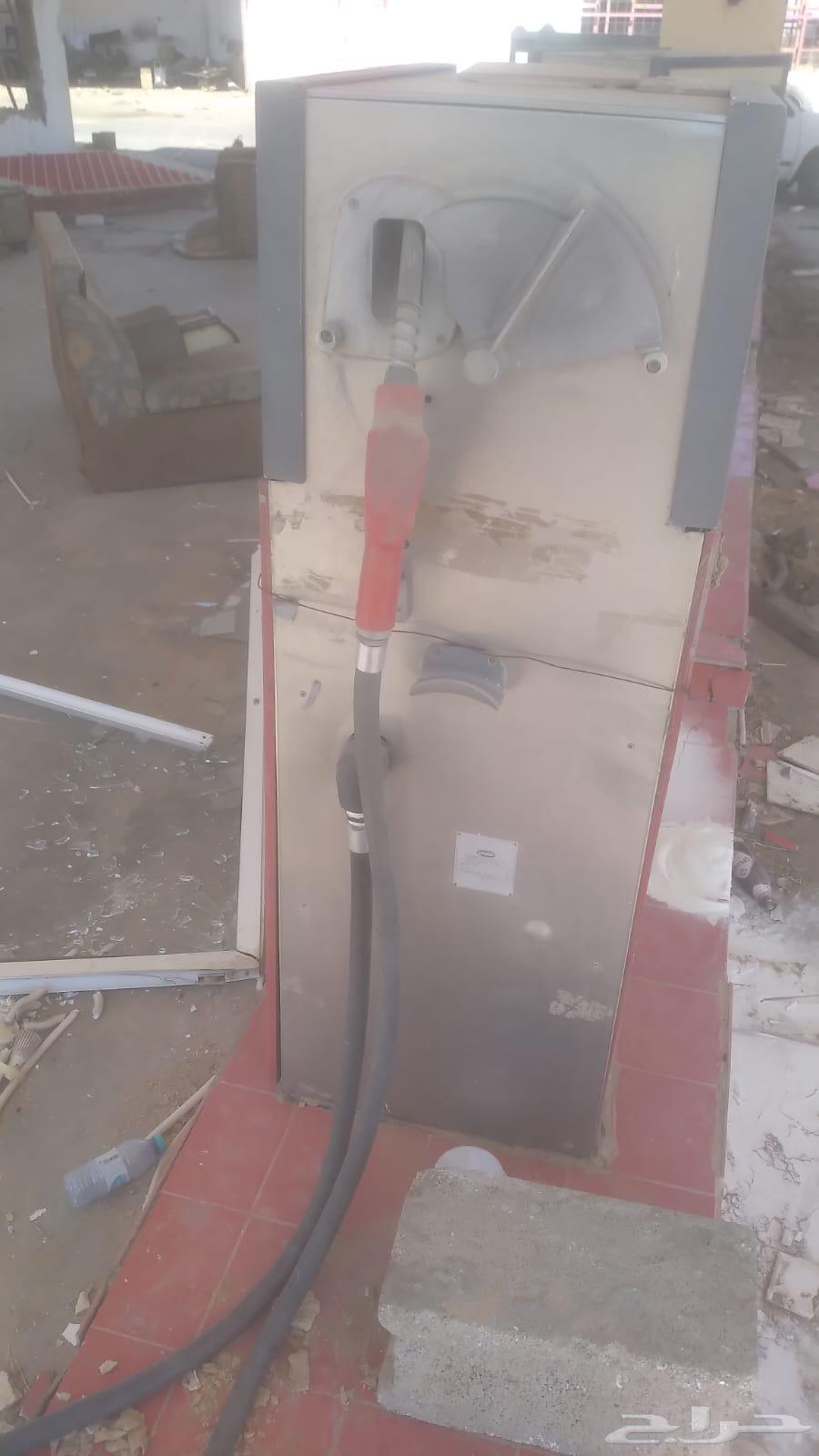 Eight pumps in excellent condition, located in Sajer64513058949761111