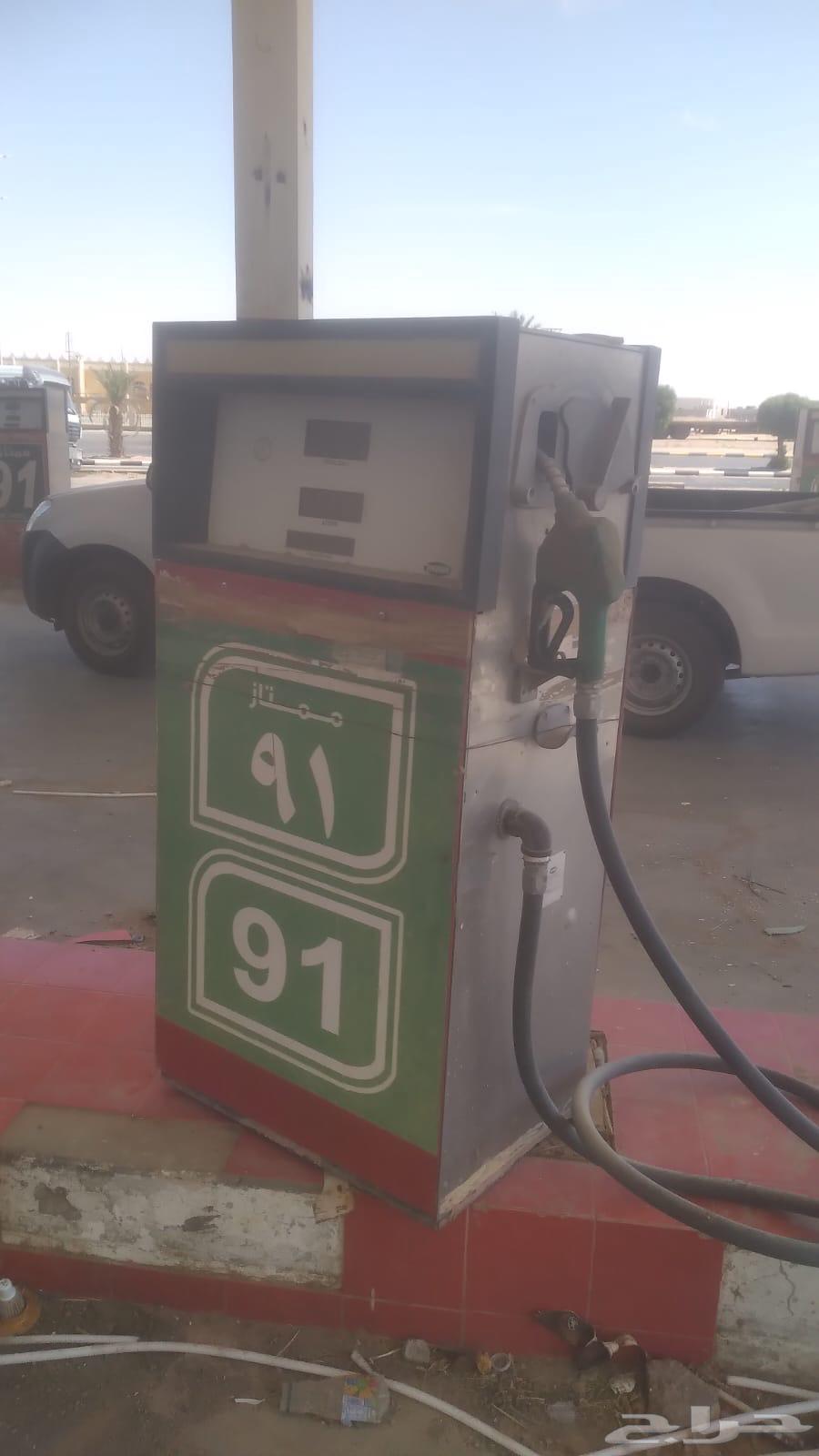 Eight pumps in excellent condition, located in Sajer64513058949761112