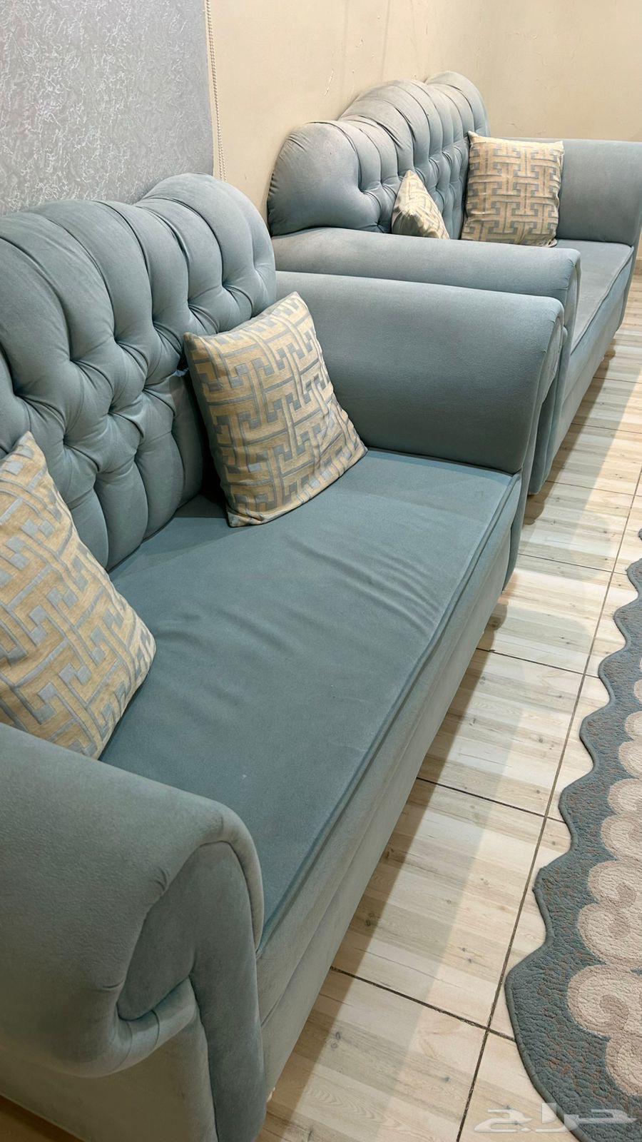 Sofa set with carpet and large table64512176066306111