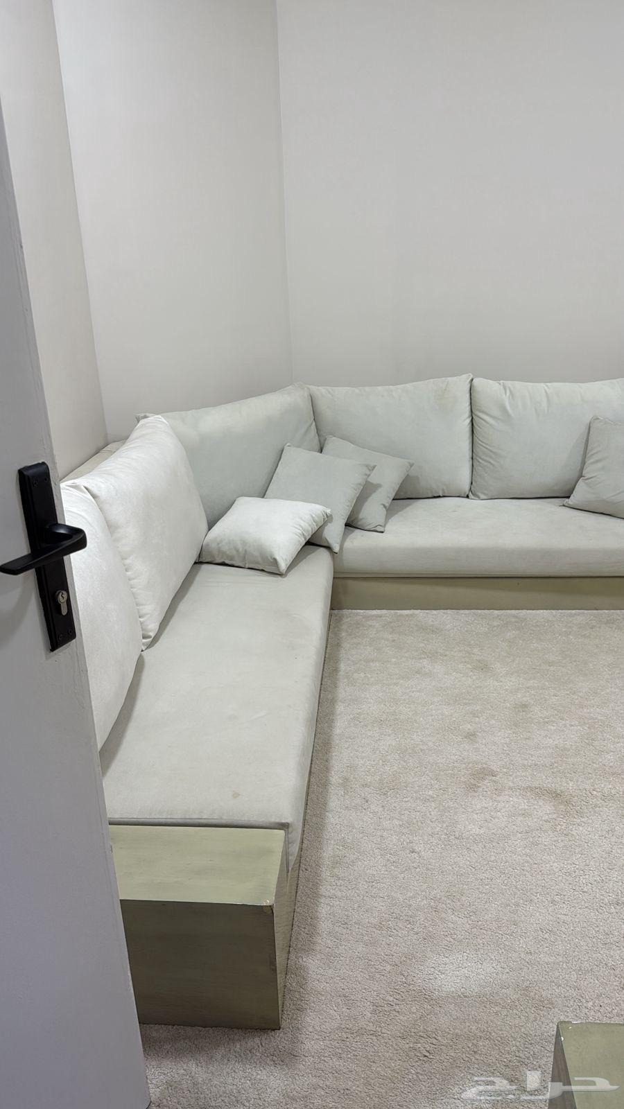 أثاث مجلس رجالي عباره عن كنب لون بيج64517846739842112