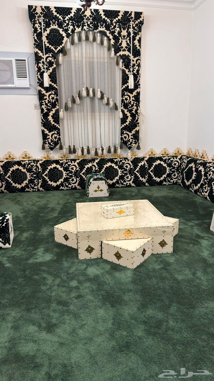 Supports and tables. Carpet and curtain and new plasma table64511464720770111