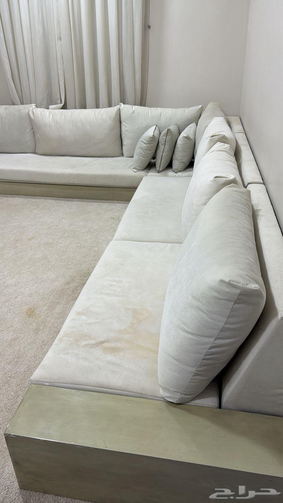 أثاث مجلس رجالي عباره عن كنب لون بيج64517846739842111