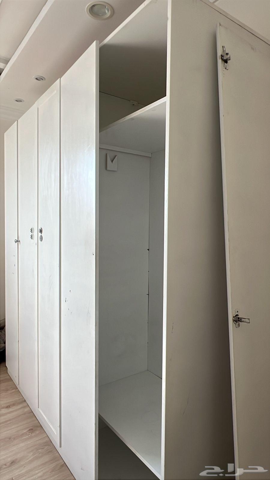 Three-door drawer, two used and one intact64511731413761110