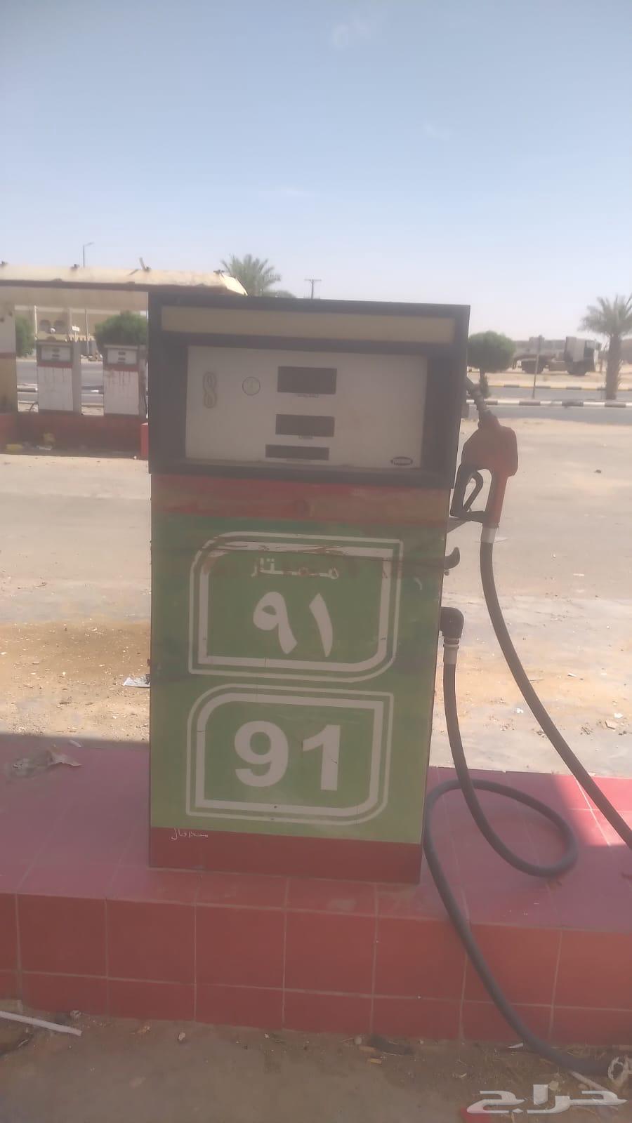 Eight pumps in excellent condition, located in Sajer64513058949761114