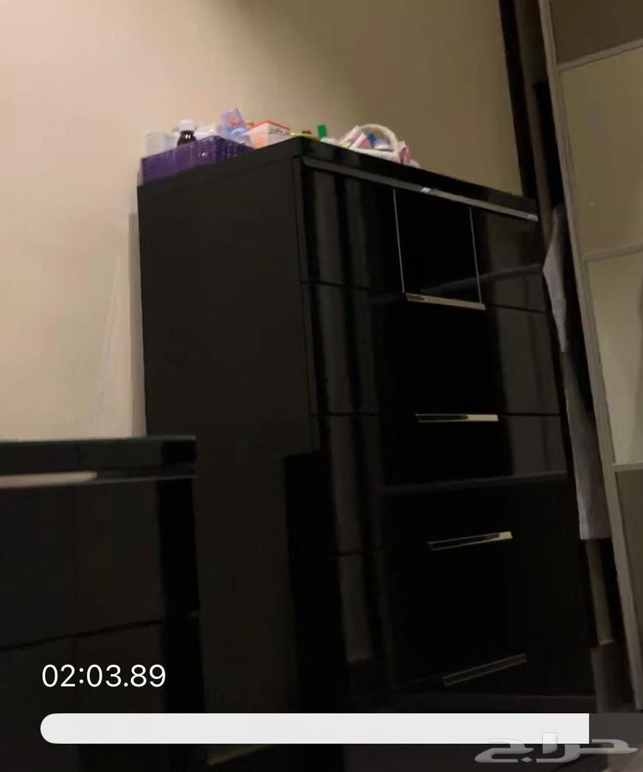 غرفة نوم مع مرتبة وتسريحة و وكمدينة للبيع64517889229057111