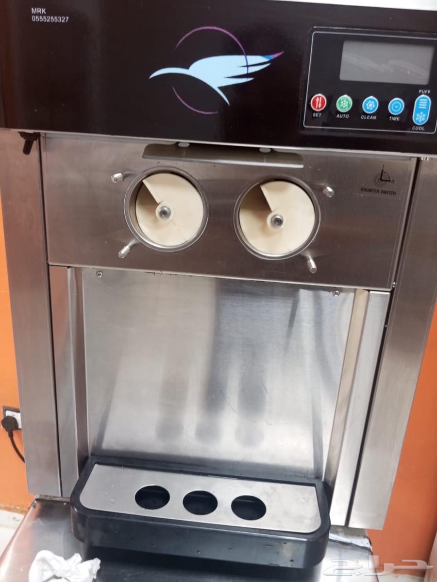 Used ice cream machine, clean and lightly used64511759321857113