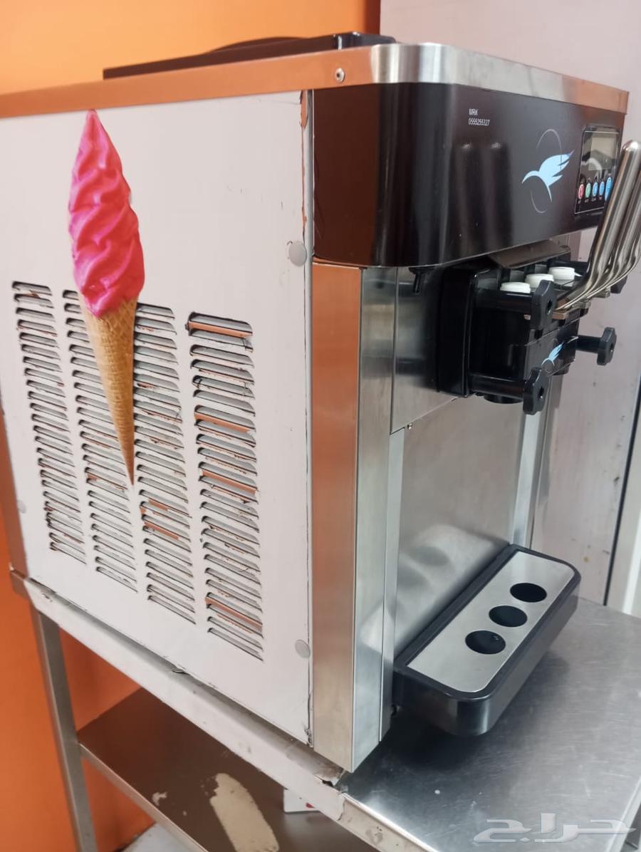Used ice cream machine, clean and lightly used64511759321857110