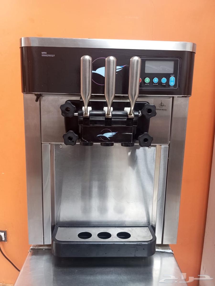 Used ice cream machine, clean and lightly used64511759321857114